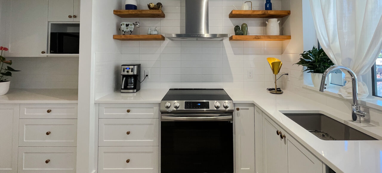 Condo Kitchen & crisp cabinetry design in Downtown Vancouver, BC.