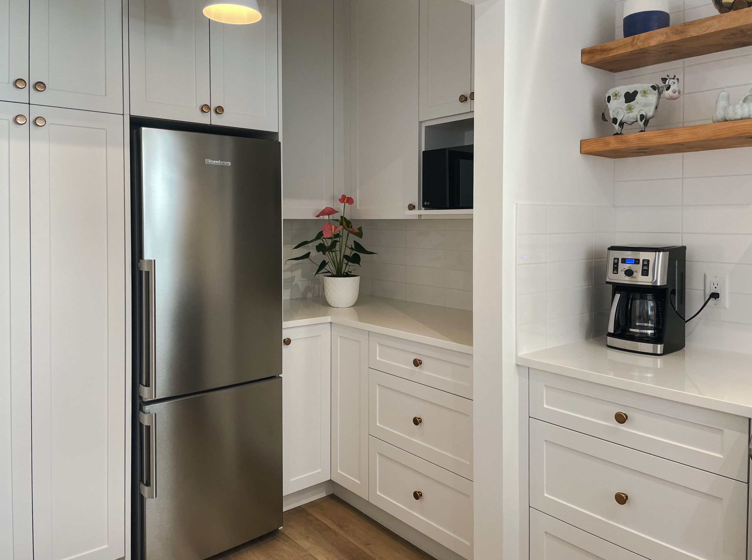 Shaker White Custom Kitchen Cabinet & contemporary hardware accents in Downtown Vancouver, BC.