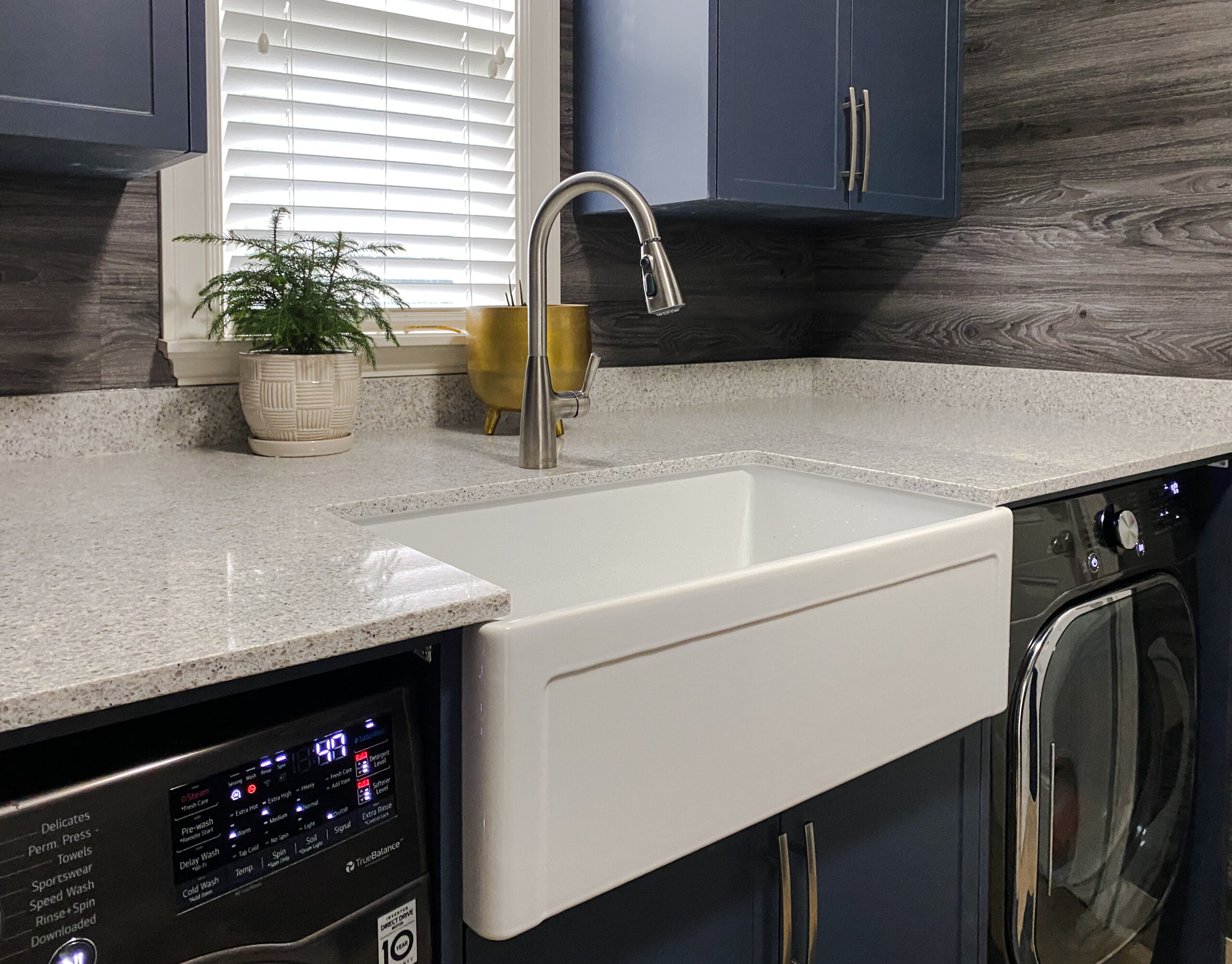 Vicostone Quartz Countertop & spacious island in Fraser Heights, Surrey, BC.