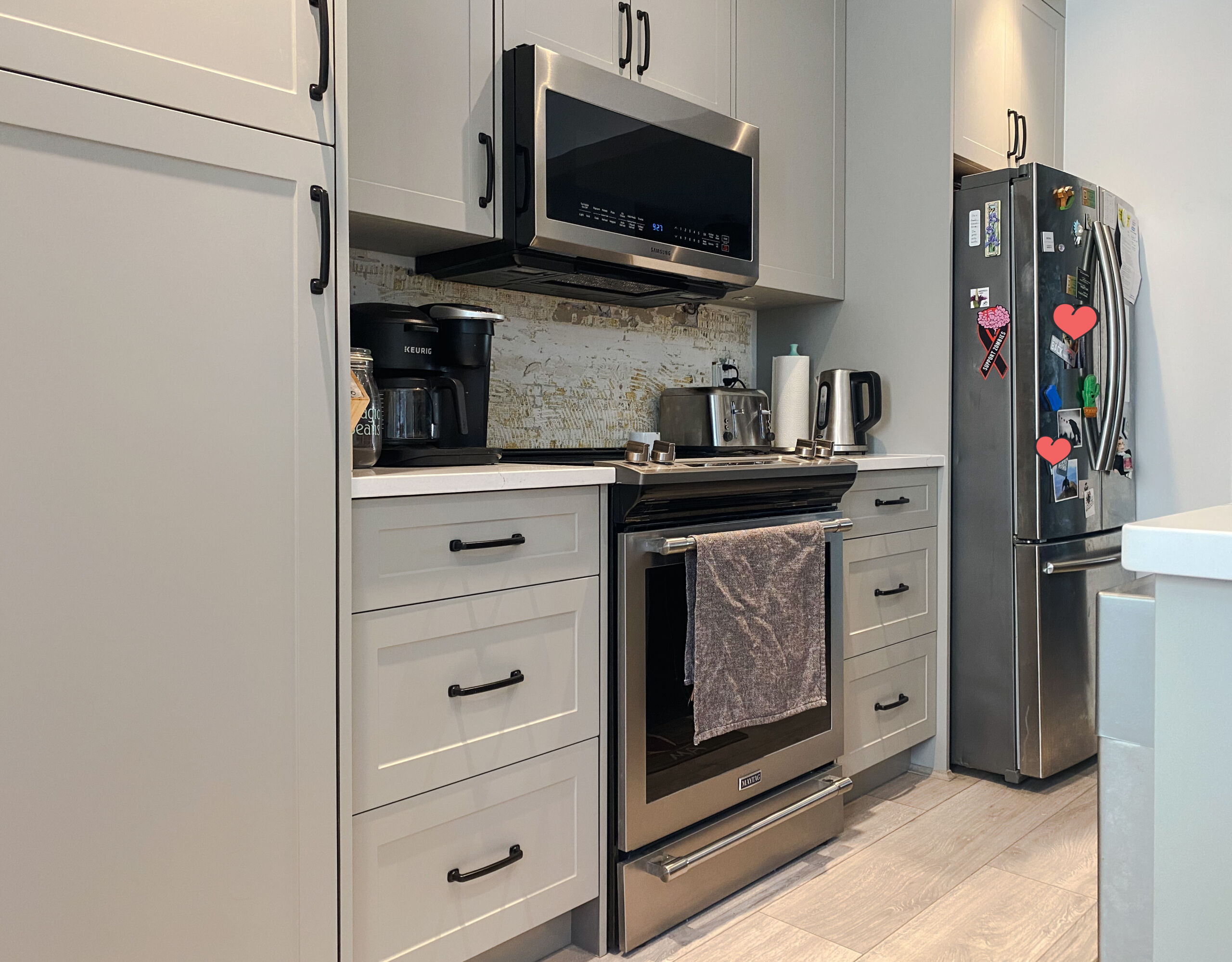 Grey Shaker Custom Kitchen Cabinet & contemporary hardware accents in Morgan Heights, Surrey, BC.