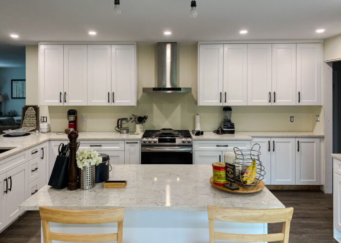 Shaker White RTA In-stock Kitchen Cabinet & crisp cabinetry design in Langley City, BC.