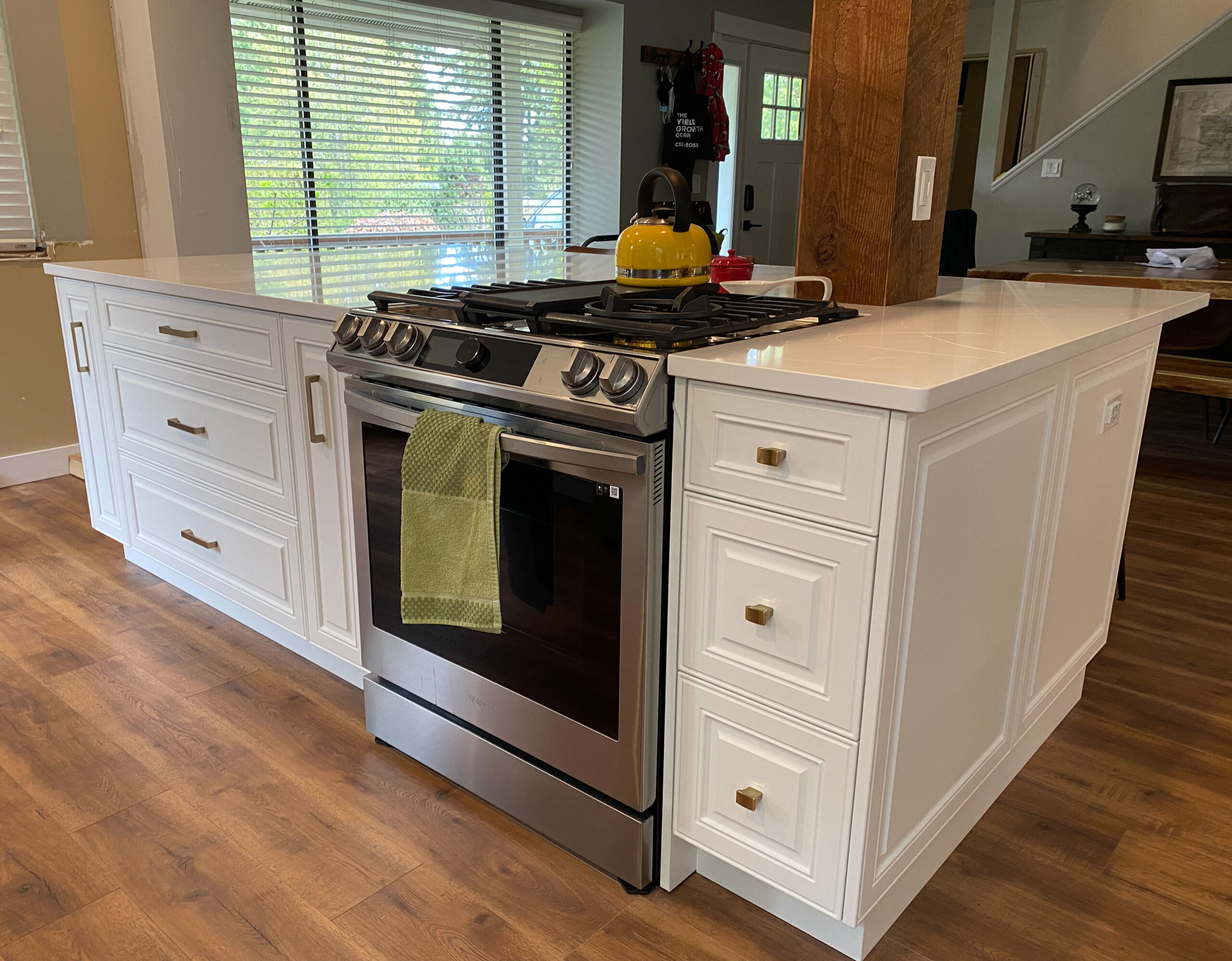 Raised Panel Custom Kitchen Cabinet & durable quartz surfaces in Aldergrove, Langley, BC.