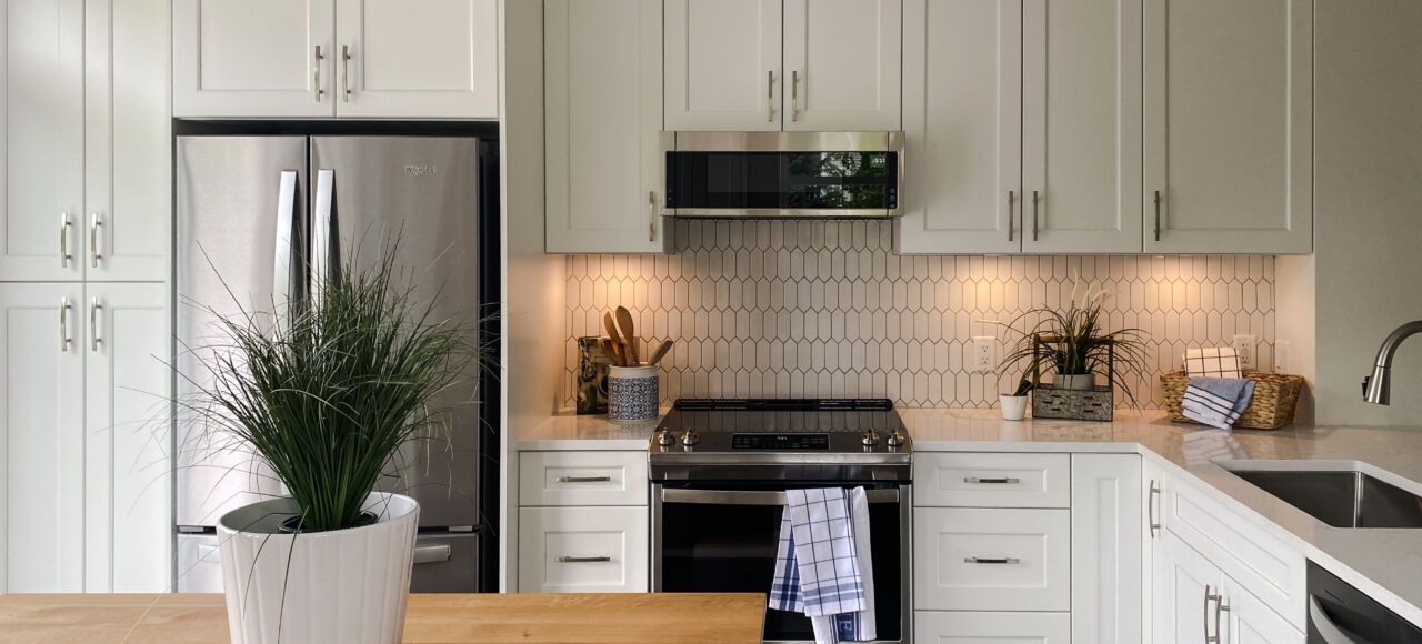 Affordable RTA In-Stock Cabinets & crisp cabinetry design in Morgan Heights, South Surrey, BC.