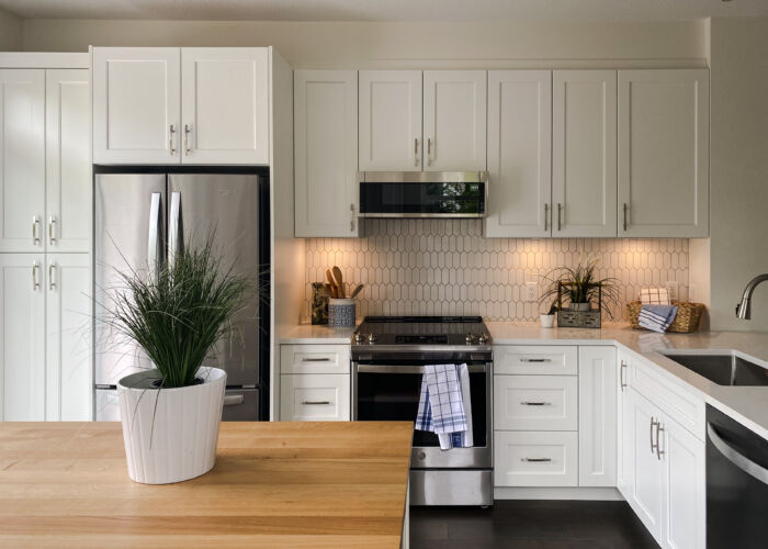 Affordable RTA In-Stock Cabinets & crisp cabinetry design in Morgan Heights, South Surrey, BC.