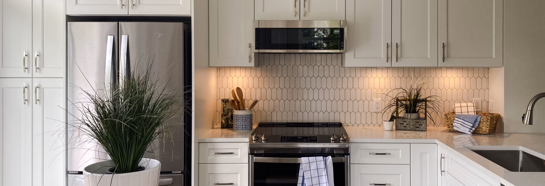 Affordable RTA In-Stock Cabinets & crisp cabinetry design in Morgan Heights, South Surrey, BC.