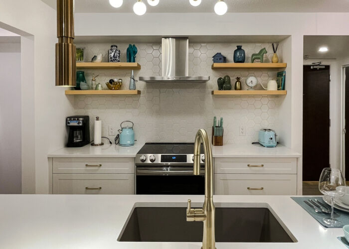 Condo Kitchen & crisp cabinetry design & crisp cabinetry design in Downtown Vancouver, BC.