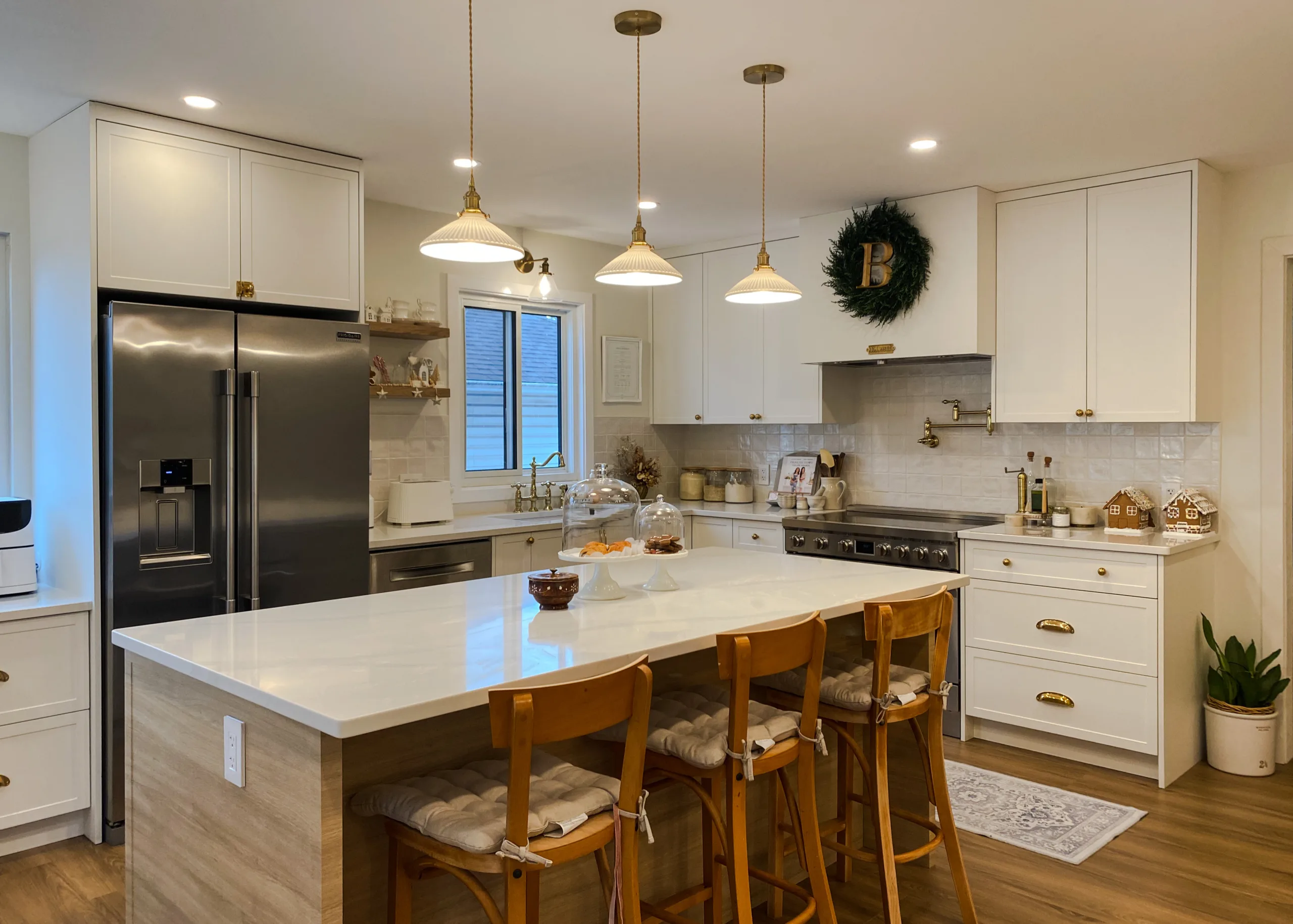 Support Local series custom cabinets & durable quartz surfaces in Guildford, Surrey, BC.