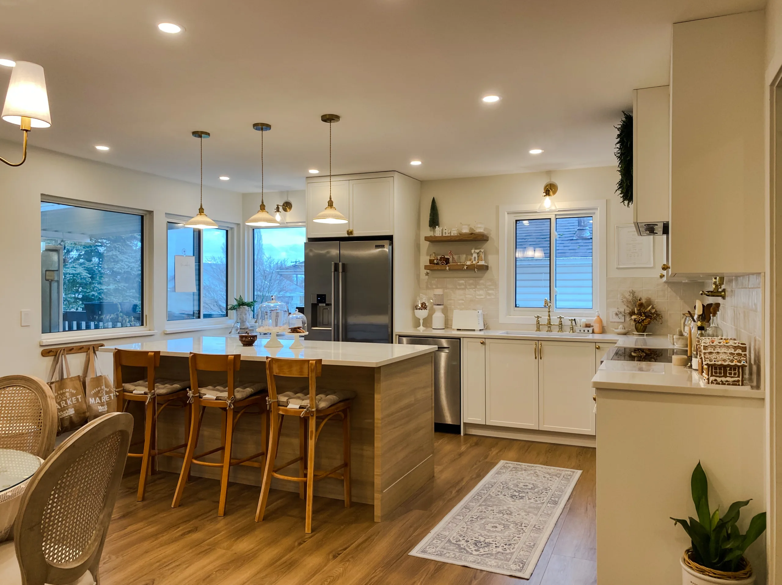 Custom kitchen cabinets & spacious island in Guildford, Surrey, BC.