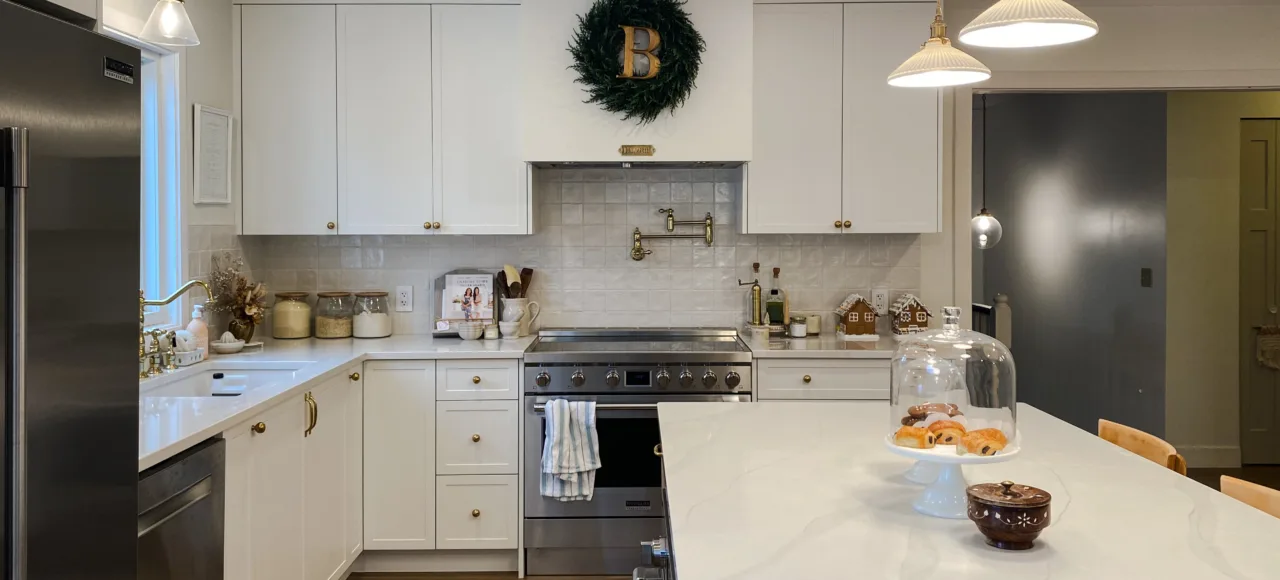 White Shaker Kitchen Cabinets & contemporary hardware accents in Guildford, Surrey, BC.