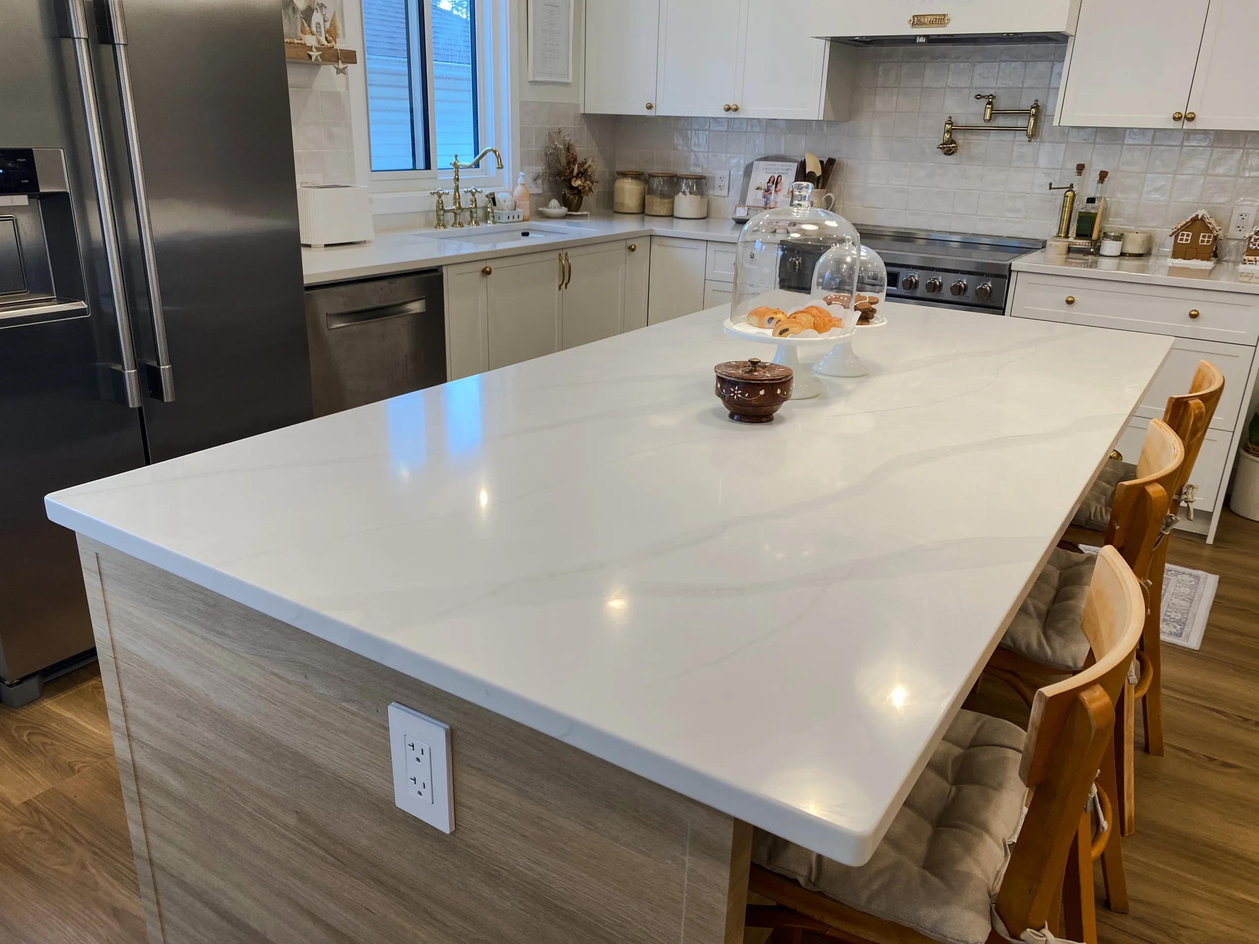 Quartz Kitchen Countertop & elegant backsplash in Guildford, Surrey, BC.