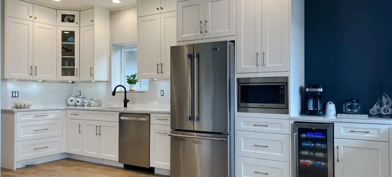 Dream White shaker cabinets and Splendix quartz countertop & crisp cabinetry design in Mission, BC.