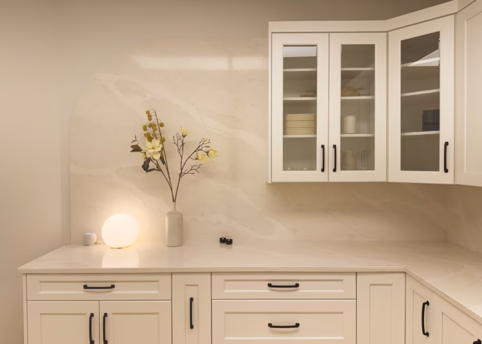 Quartz Kitchen Backsplash & contemporary hardware accents in Cloverdale, Surrey, BC.