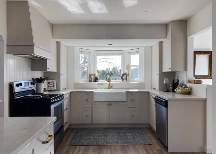 Farm Style Kitchen & crisp cabinetry design in Aldergrove, Langley Township, BC.
