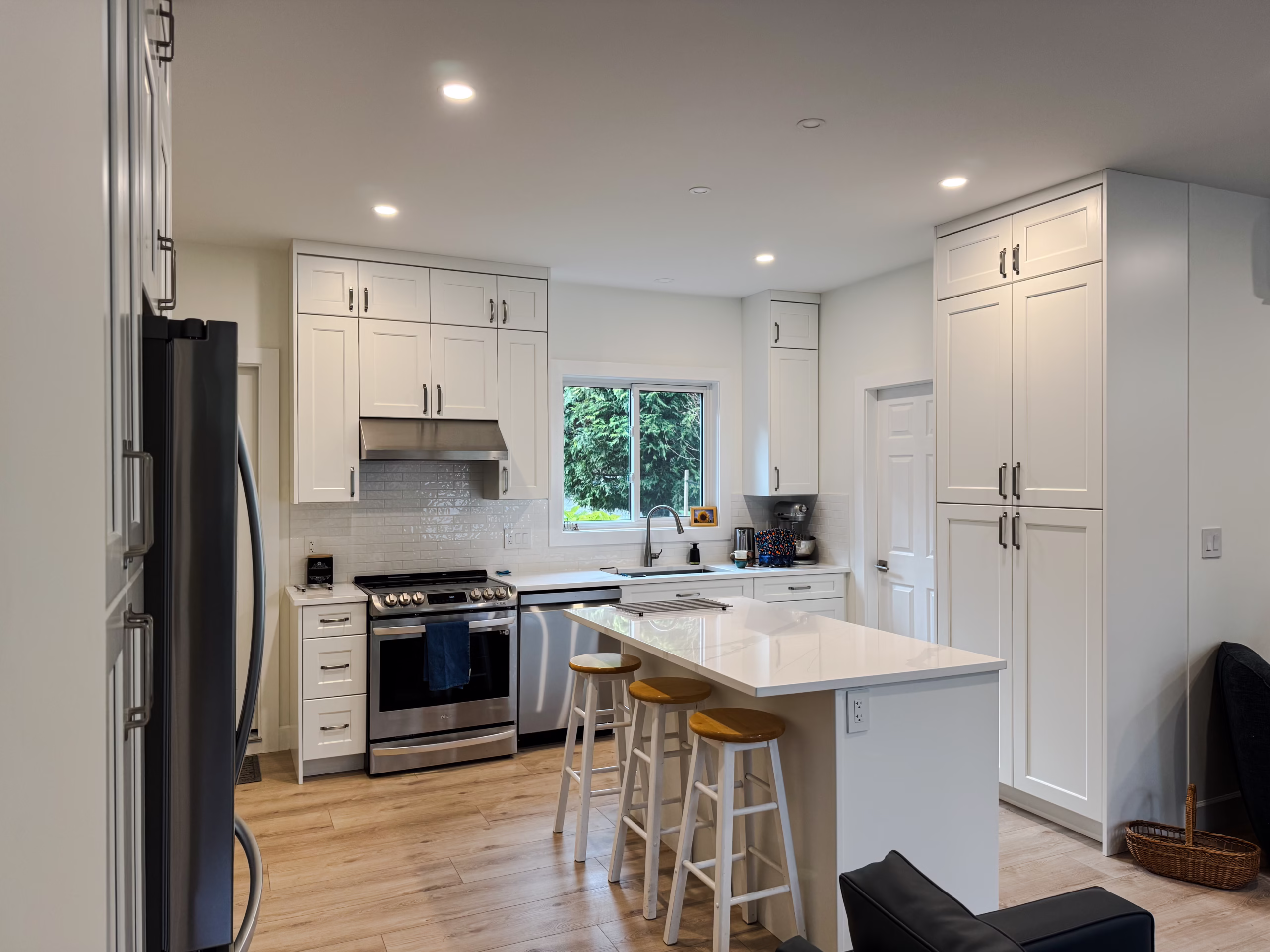 White Kitchen Cabinets & spacious island in Elgin, Surrey, BC.