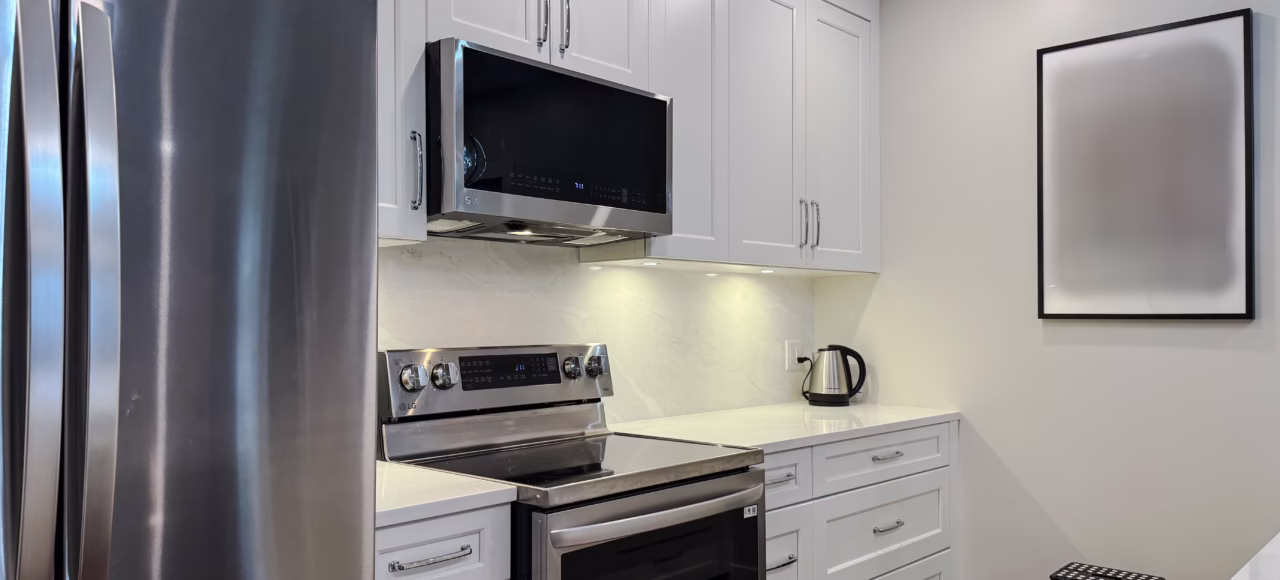 White shaker kitchen cabinets & contemporary hardware accents in Queen's Park, New Westminster, BC.