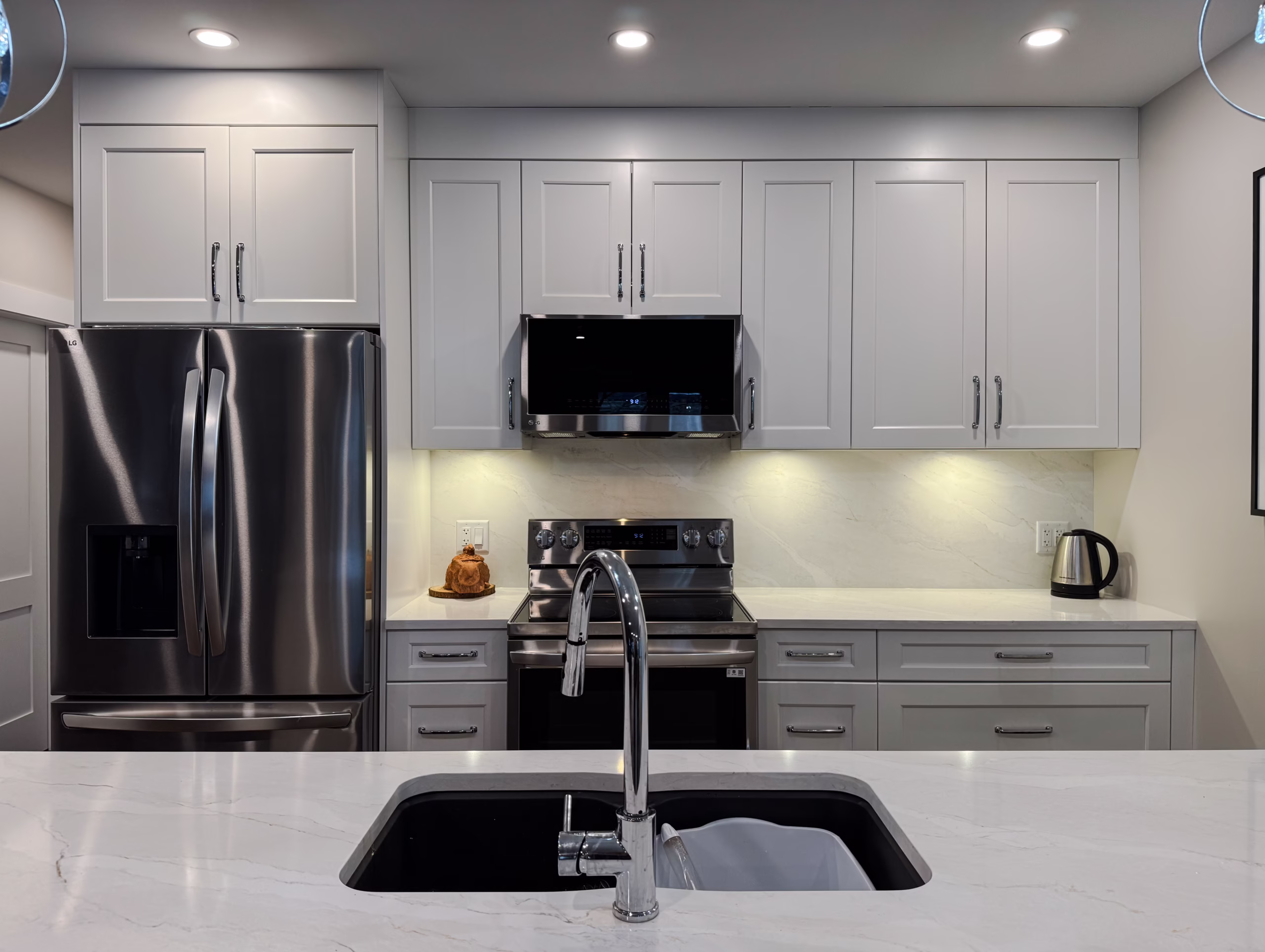 Mangata quartz backsplash & functional storage solutions in Queen's Park, New Westminster, BC.