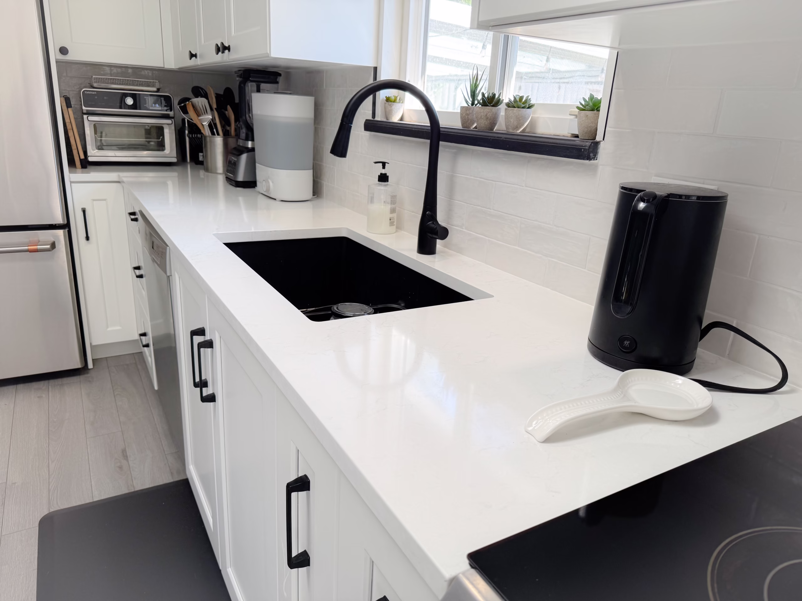 andrew_auzzie_kitchen_polaris_quartz_on_perimeter_counters_with_white_tile_backsplash.jpg Polaris quartz on perimeter counters with white tile backsplash — functional storage solutions in South Meadows, Pitt Meadows, BC.